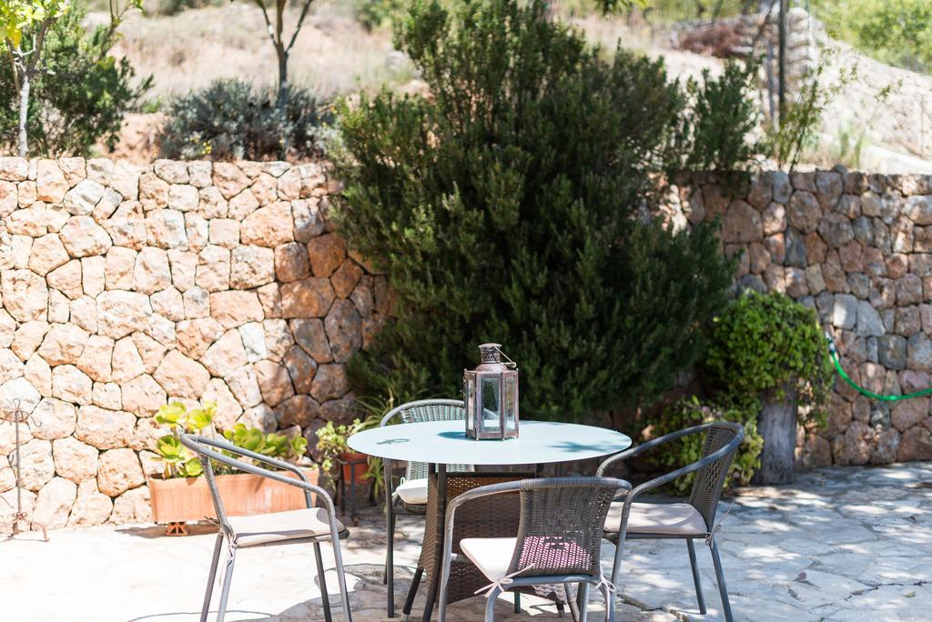 Es Pinar Villa Alaro Exterior photo